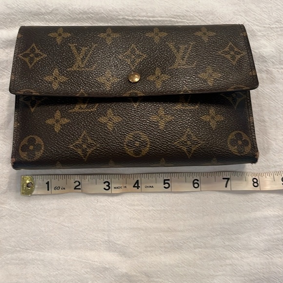 Louis Vuitton Monogram Pochette Passport TriFold Long Wallet - Picture 4 of 12